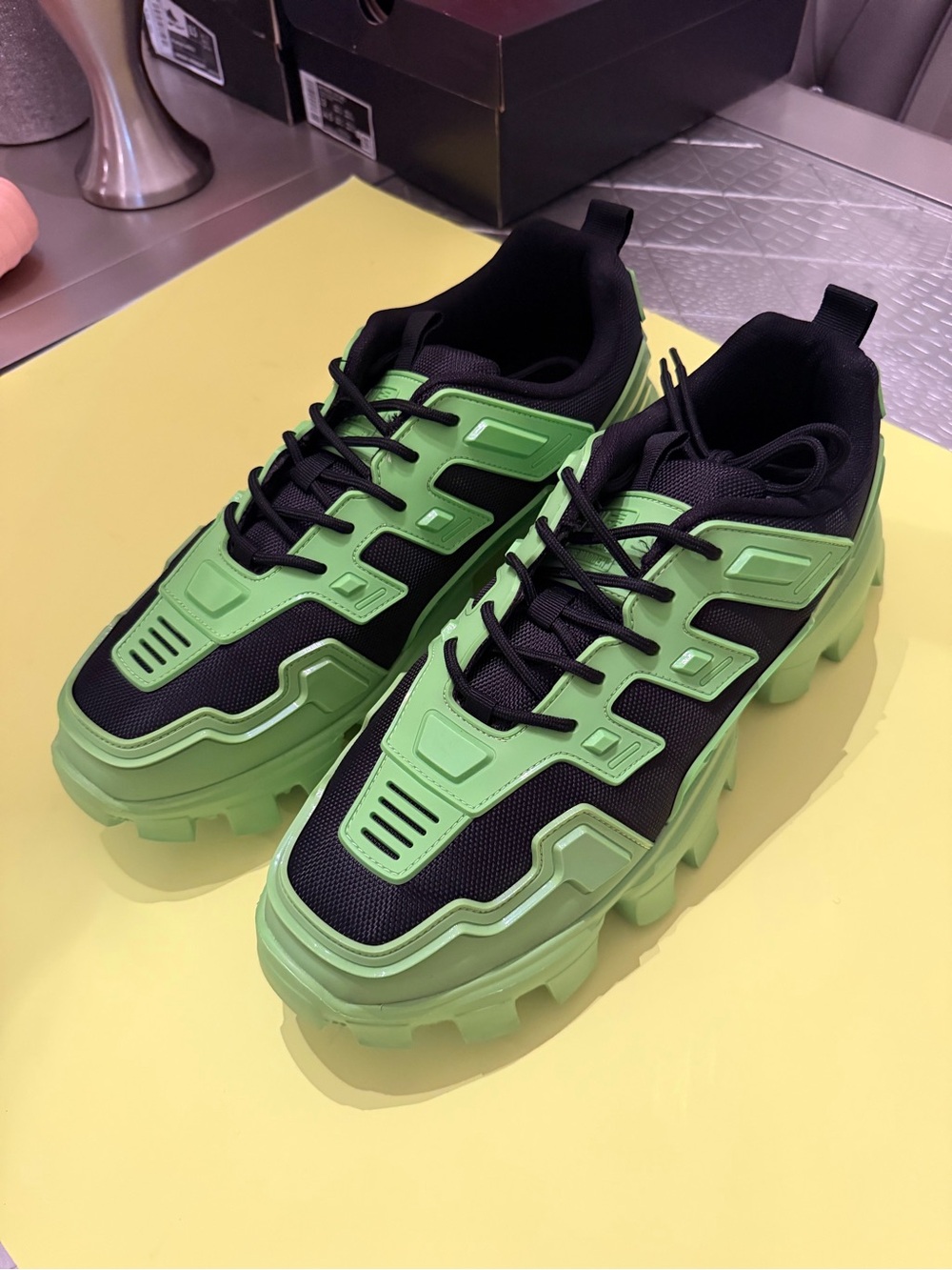 Men's Green/Black Lace-Up Low Top Athletic Sneakers Man-Made Textile